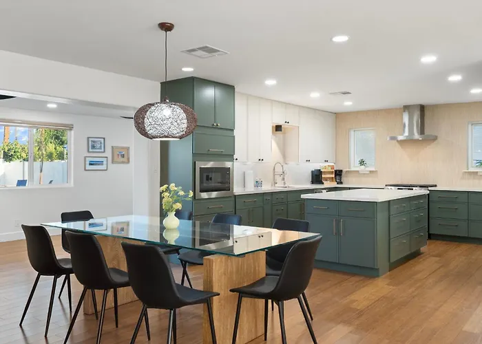 Holiday home New 5 Min To Old Town, Pool & Spa, 2 King Scottsdale