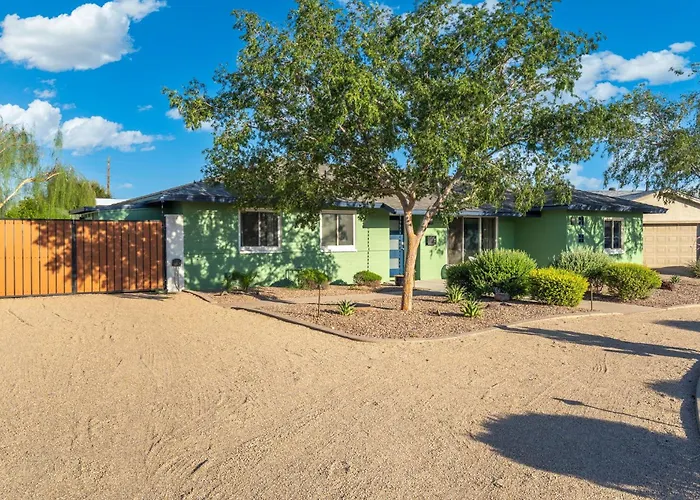 Holiday home New 5 Min To Old Town, Pool & Spa, 2 King