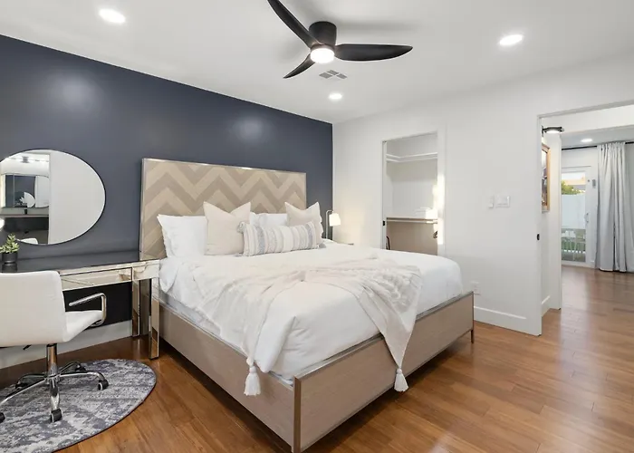 New 5 Min To Old Town, Pool & Spa, 2 King Holiday home Scottsdale