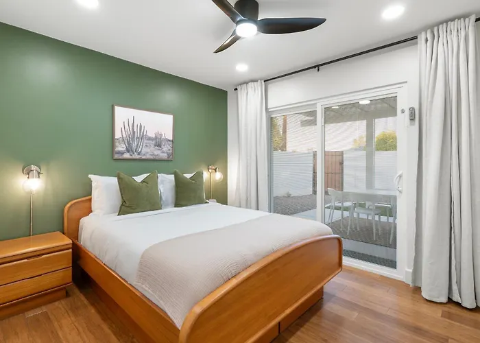 Holiday home New 5 Min To Old Town, Pool & Spa, 2 King *
