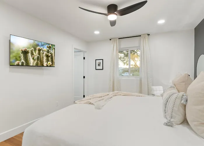 New 5 Min To Old Town, Pool & Spa, 2 King *