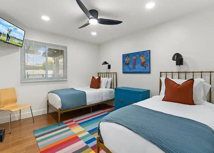 New 5 Min To Old Town, Pool & Spa, 2 King *