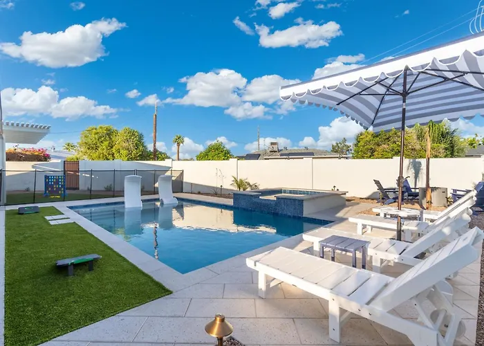 New 5 Min To Old Town, Pool & Spa, 2 King *