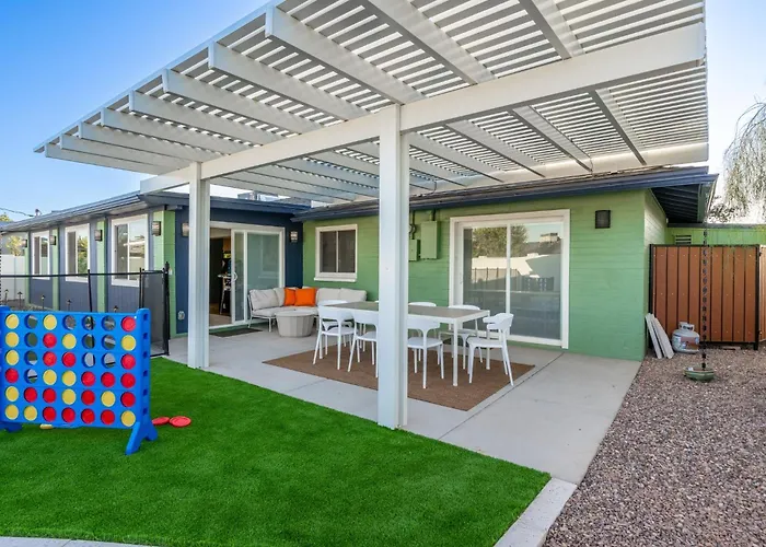 New 5 Min To Old Town, Pool & Spa, 2 King Holiday home Scottsdale