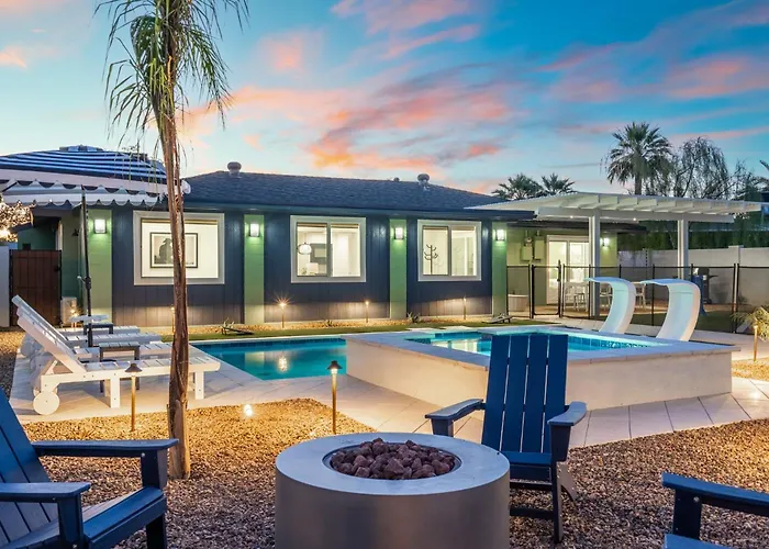 New 5 Min To Old Town, Pool & Spa, 2 King Holiday home Scottsdale