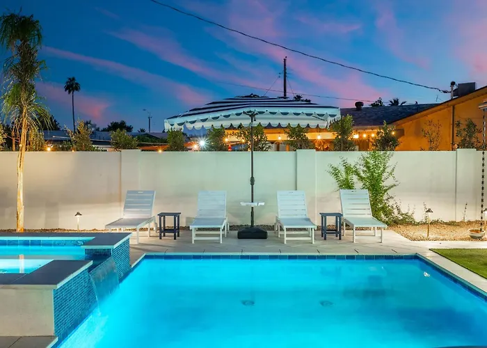 New 5 Min To Old Town, Pool & Spa, 2 King *