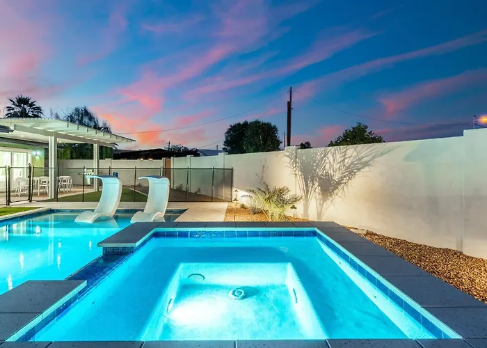 Holiday home New 5 Min To Old Town, Pool & Spa, 2 King *